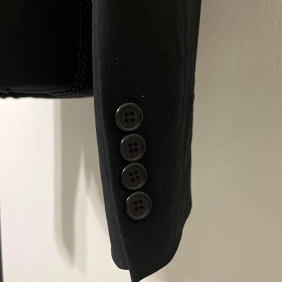 BCBG MaxAzria black blazer. Size M. Excellent pre-owned condition. - Picture 4 of 7